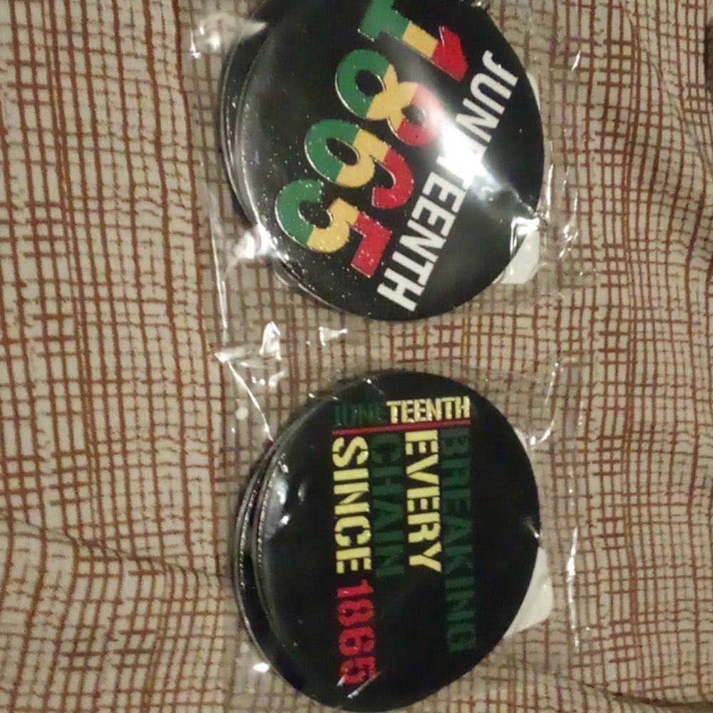 2 Pairs Of Earrings